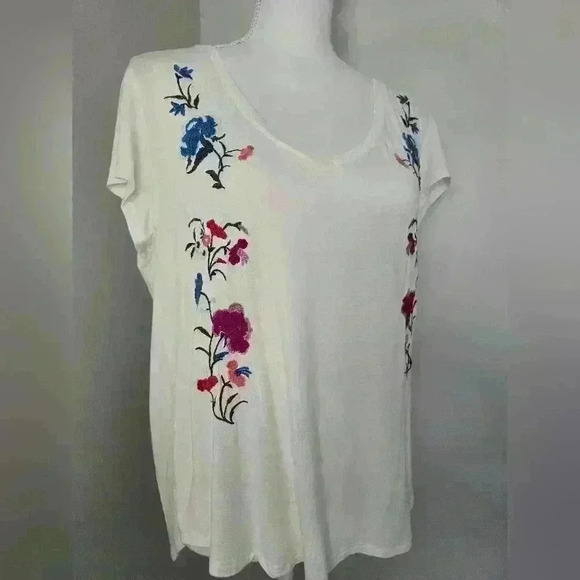 American Eagle Outfitters Womens Embroidered Floral T-shirt - Picture 1 of 6